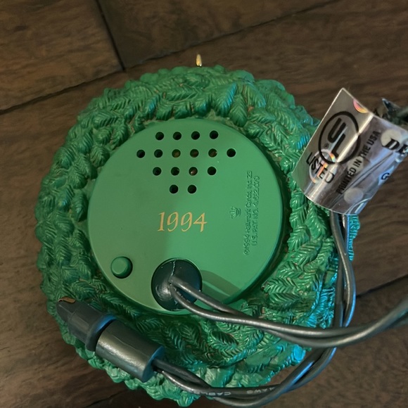 Conversations With Santa Hallmark Ornament 1994 - Picture 3 of 4